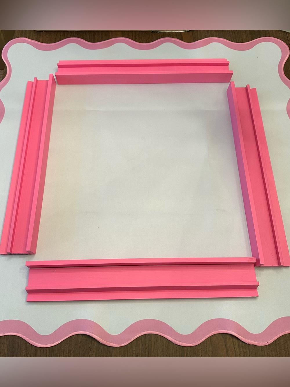 Mahjong Mat - wavy edge with pink border and racks